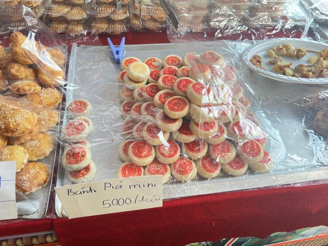 CLIP: Lễ hội Bánh dân gian Nam Bộ đông nghẹt thực khách- Ảnh 14. CLIP: Lễ hội Bánh dân gian Nam Bộ đông nghẹt thực khách- Ảnh 14.