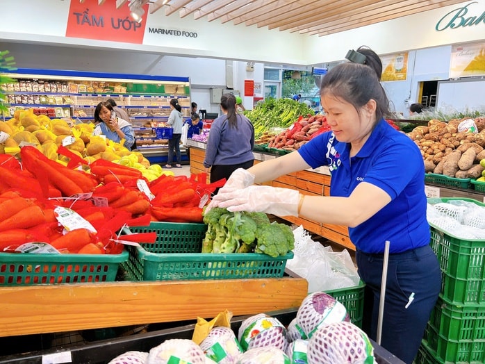 Tổng lực hỗ trợ vùng lũ: Co . OpMart và VISSAN không tính lời lỗ - Ảnh 5. Tổng lực hỗ trợ vùng lũ: Co . OpMart và VISSAN không tính lời lỗ - Ảnh 5.