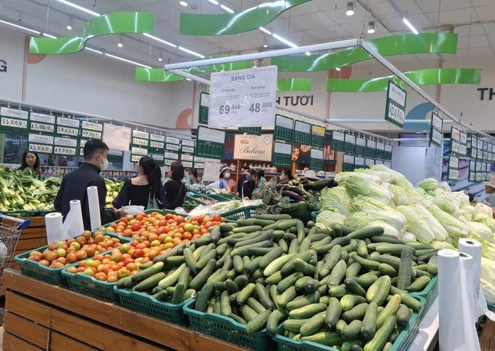 Tổng lực hỗ trợ vùng lũ: Co . OpMart và VISSAN không tính lời lỗ - Ảnh 2. Tổng lực hỗ trợ vùng lũ: Co . OpMart và VISSAN không tính lời lỗ - Ảnh 2.