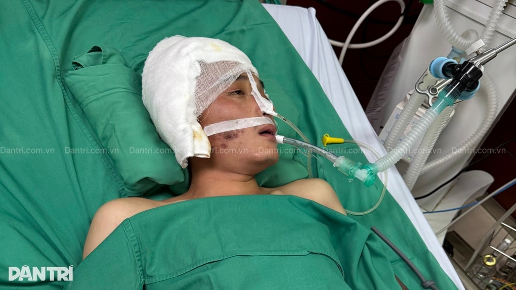 Nam công nhân mồ côi cha, nguy kịch khi mưu sinh gồng gánh mẹ già, con thơ - 1