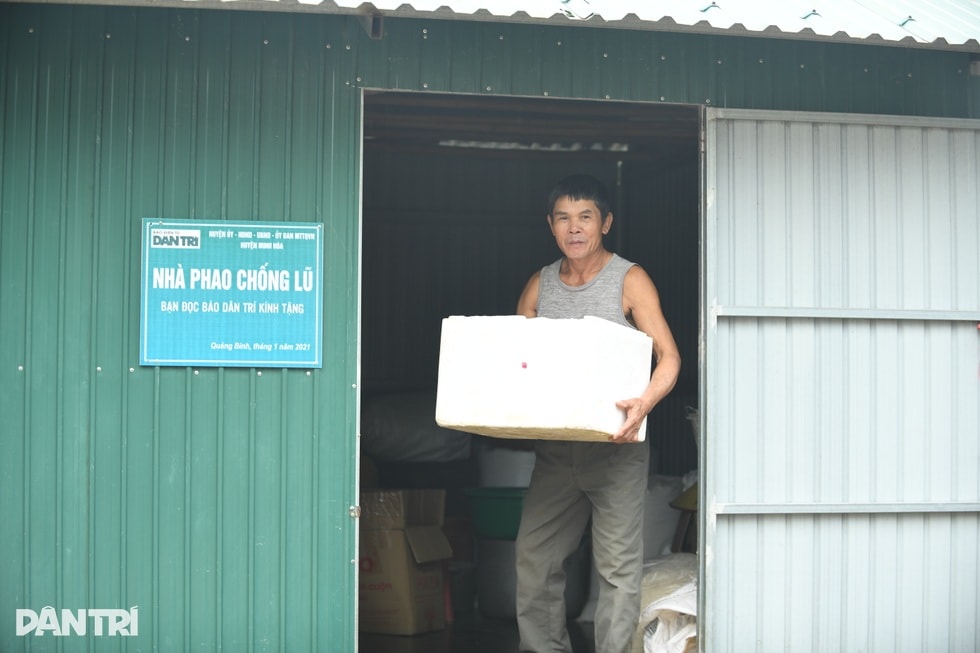 Nhà phao Dân trí, điểm tựa an toàn cho người dân vùng lũ - 1 Nhà phao Dân trí, điểm tựa an toàn cho người dân vùng lũ - 1