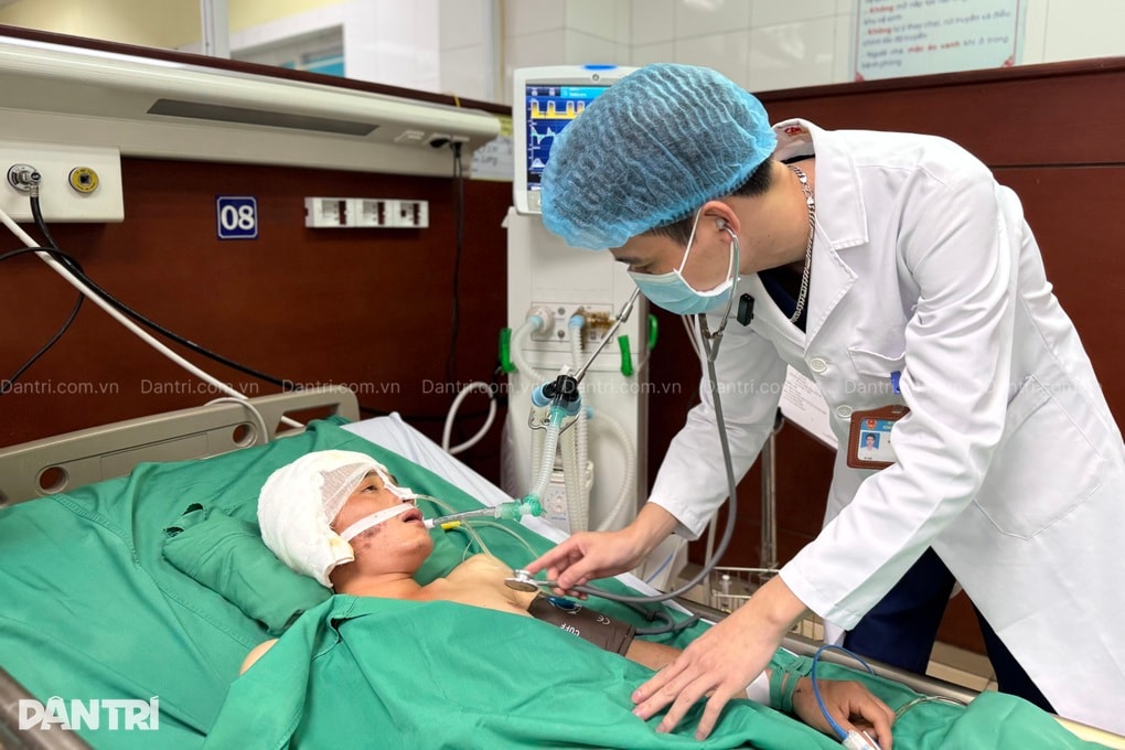 Nam công nhân mồ côi cha, nguy kịch khi mưu sinh gồng gánh mẹ già, con thơ - 2