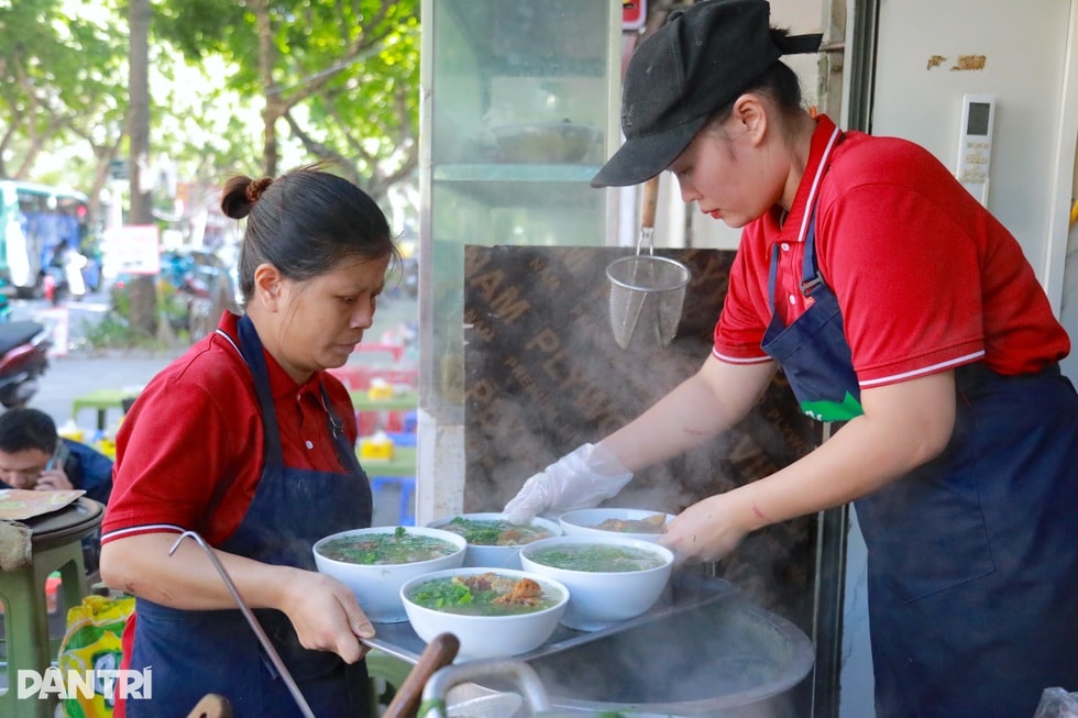 Quán bún cá ở Hà Nội bất ngờ lọt danh sách Michelin, chủ tưởng bị lừa đảo - 8 Quán bún cá ở Hà Nội bất ngờ lọt danh sách Michelin, chủ tưởng bị lừa đảo - 8