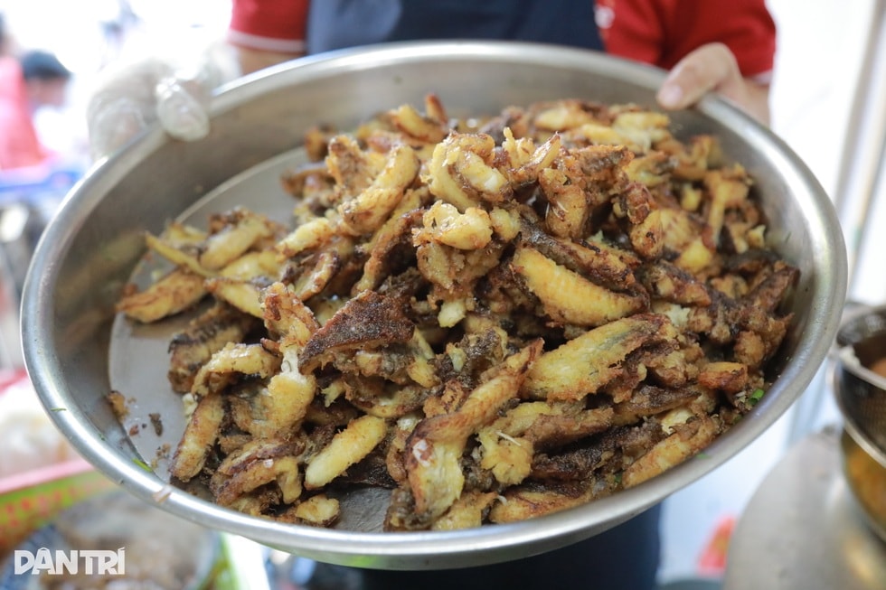 Quán bún cá ở Hà Nội bất ngờ lọt danh sách Michelin, chủ tưởng bị lừa đảo - 2 Quán bún cá ở Hà Nội bất ngờ lọt danh sách Michelin, chủ tưởng bị lừa đảo - 2