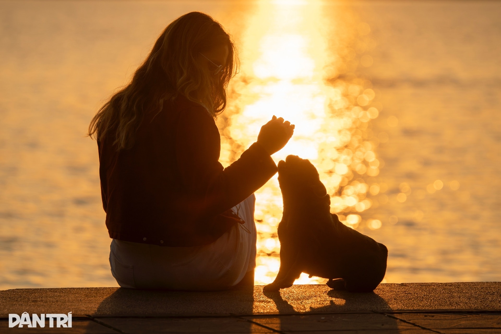 Nắng vàng như rót mật trong ánh hoàng hôn những ngày đầu đông ở Hà Nội - 7 Nắng vàng như rót mật trong ánh hoàng hôn những ngày đầu đông ở Hà Nội - 7