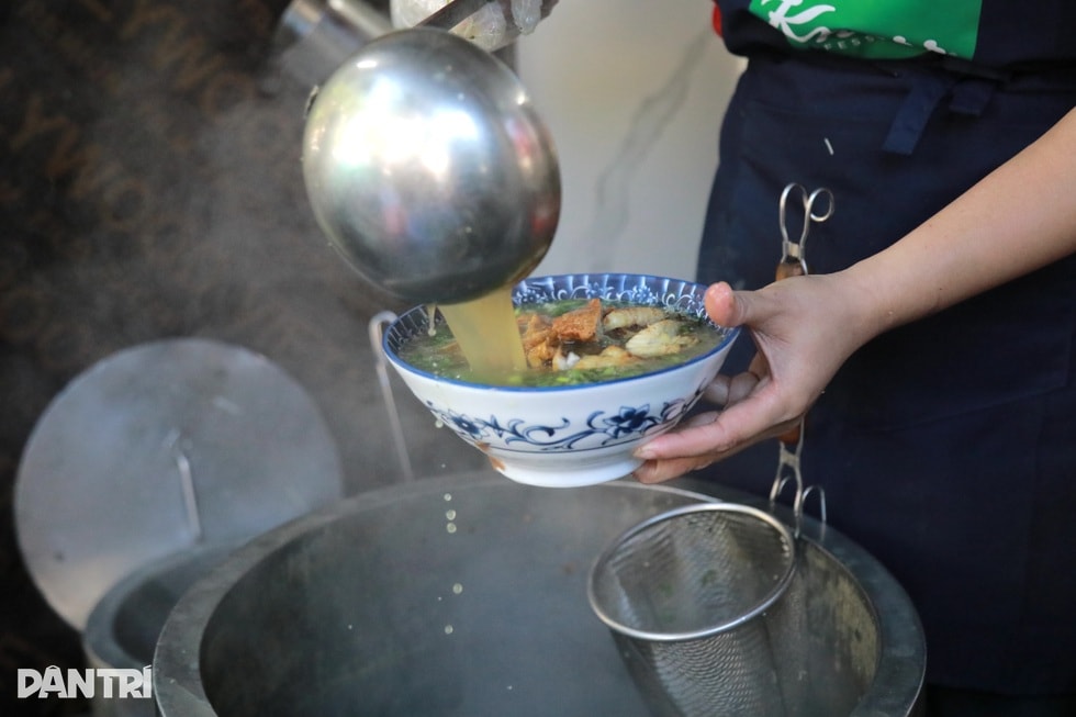 Quán bún cá ở Hà Nội bất ngờ lọt danh sách Michelin, chủ tưởng bị lừa đảo - 6 Quán bún cá ở Hà Nội bất ngờ lọt danh sách Michelin, chủ tưởng bị lừa đảo - 6