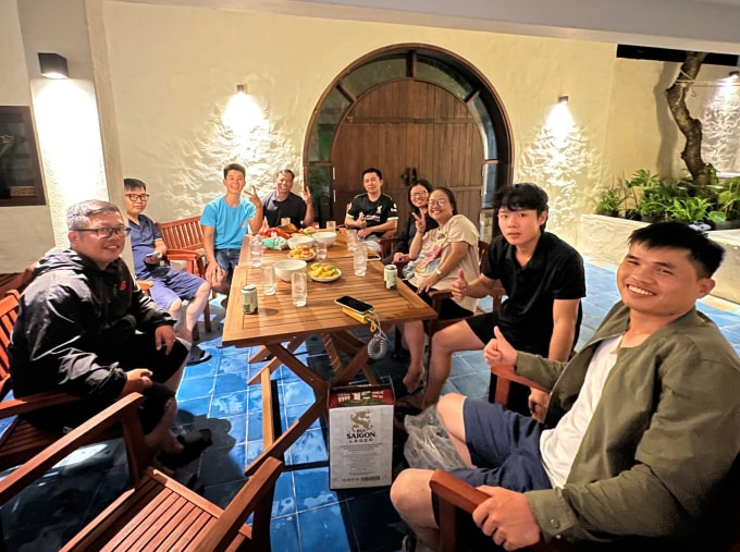 Người dân Đăk Lăk, khách thập phương đến các homestay ở làng Lò ở nhờ miễn phí, tháng 11/2025. Ảnh: B.P