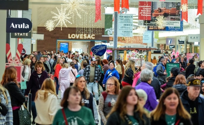 Bên trong trung tâm thương mại tại Louisville, Kentucky ngày Black Friday năm 2024. Ảnh: Reuters