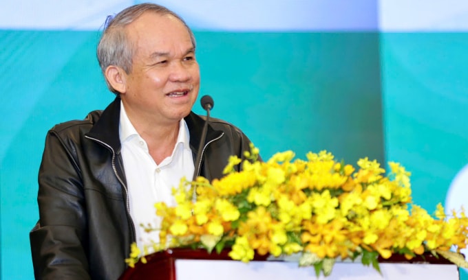 Ông Đoàn Nguyên Đức - Chủ tịch Hoàng Anh Gia Lai trả lời cổ đông tại TP HCM chiều 25/11. Ảnh: HAG