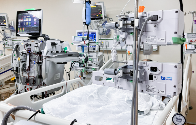 Người bệnh được lọc máu tại khoa ICU. Ảnh: Bệnh viện Đa khoa Tâm Anh
