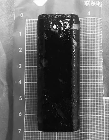 Chiếc bật lửa được lấy ra trong dạ dày người đàn ông ở Thành Đô, Trung Quốc. Ảnh: Red Star News