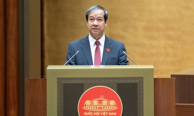 Bộ trưởng Giáo dục và Đào tạo Nguyễn Kim Sơn trình Quốc hội chủ trương đầu tư Chương trình mục tiêu quốc gia hiện đại hóa, nâng cao chất lượng giáo dục và đào tạo giai đoạn 2026-2035. Ảnh: Hoàng Phong