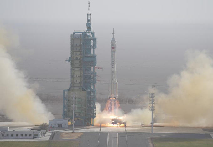 Tàu Thần Châu 22 phóng lên từ Trung tâm Phóng Vệ tinh Tửu Tuyền ngày 25/11. Ảnh: Xinhua