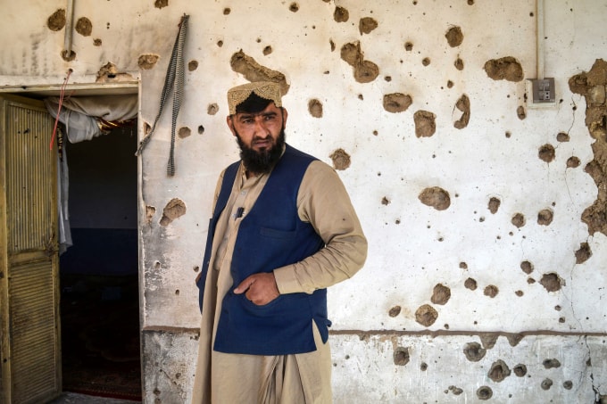 Một ngôi nhà ở quận Spin Boldak, tỉnh Kandahar, Afghanistan bị hư hại do pháo kích từ Pakistan ngày 7/11. Ảnh: AFP