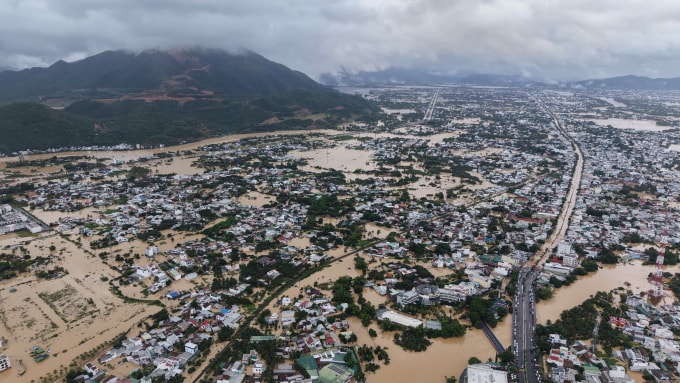 Một góc khu dân cư phường Tây Nha Trang ngập nặng, ngày 20/11. Ảnh: Thanh Tùng