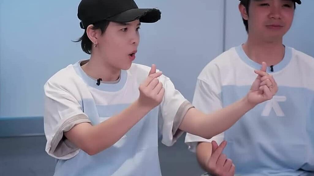 Vũ Cát Tường dẫn dắt đội tập luyện tại 'Anh trai say hi'