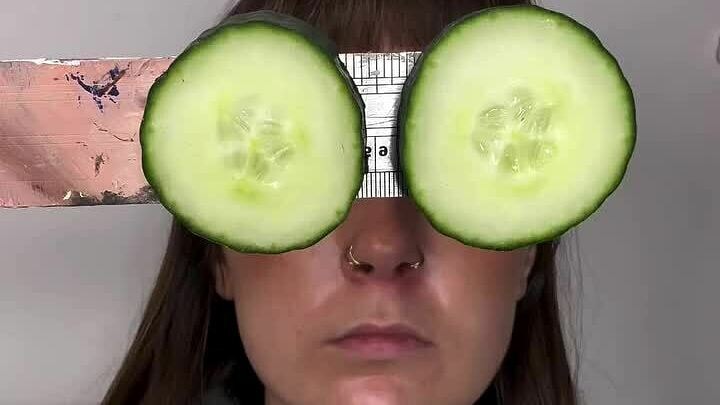 Nghệ sĩ vẽ không cần nhìn