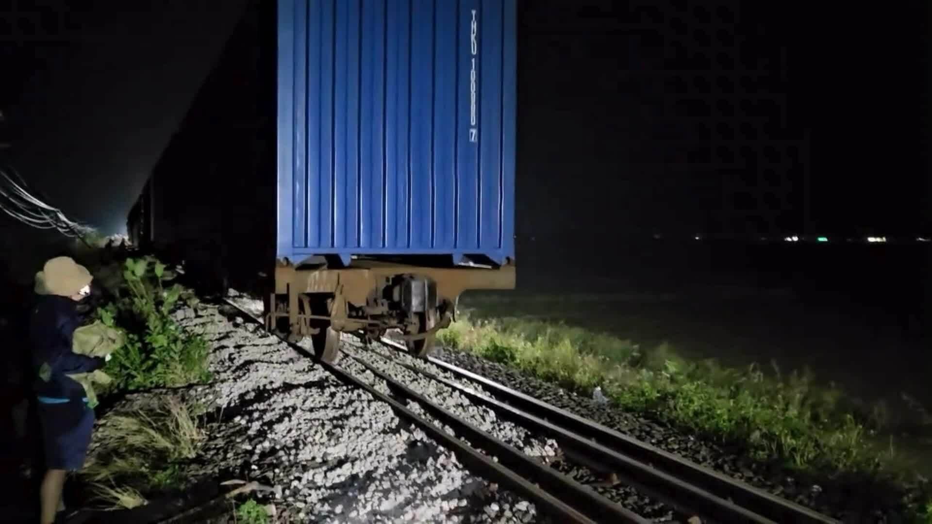 Thông tuyến đường sắt Bắc Nam sau 9 ngày đình trệ