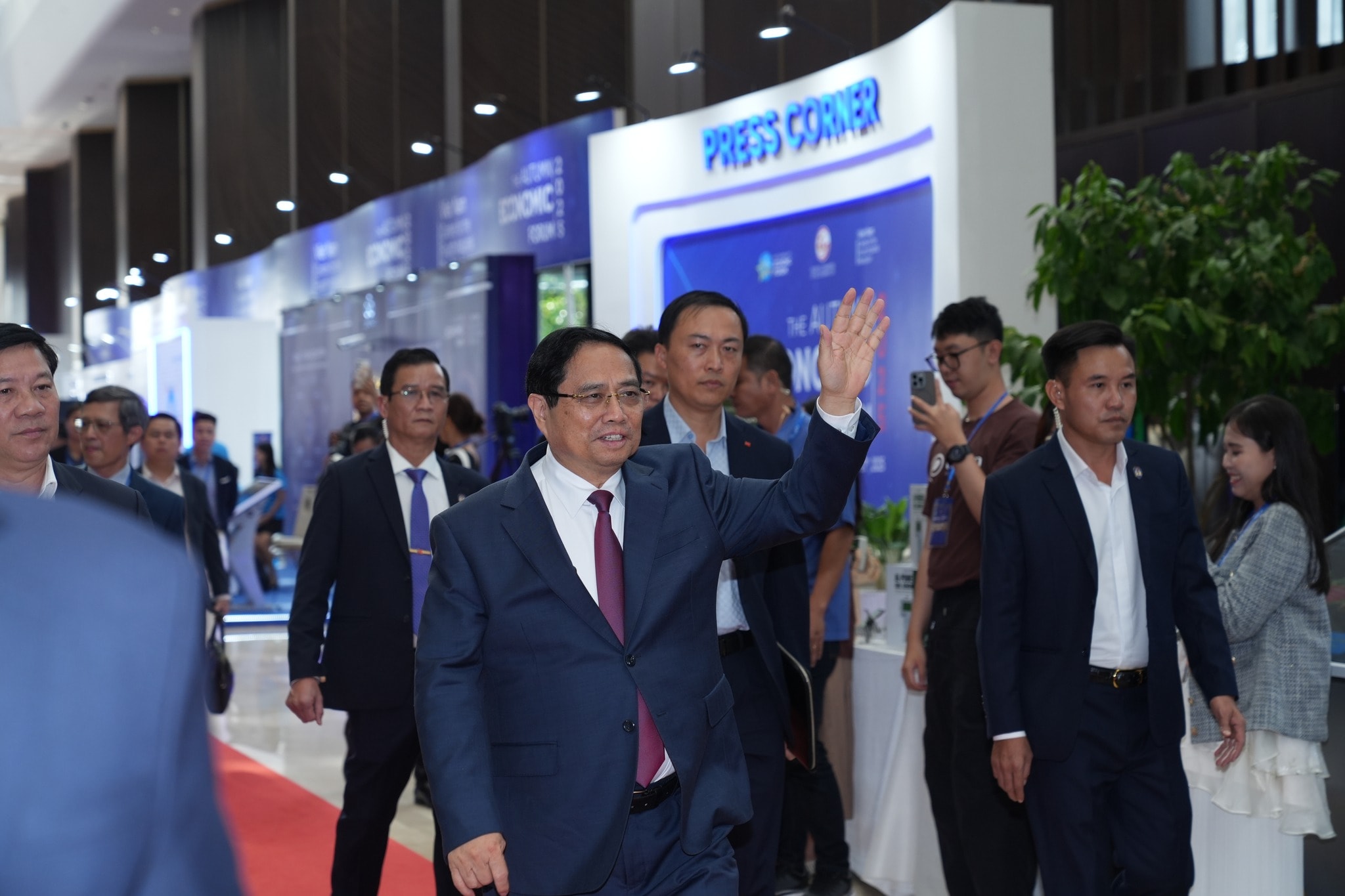 Hình ảnh Thủ tướng Chính phủ Phạm Minh Chính dự Diễn đàn kinh tế mùa thu 2025 - Ảnh 4.