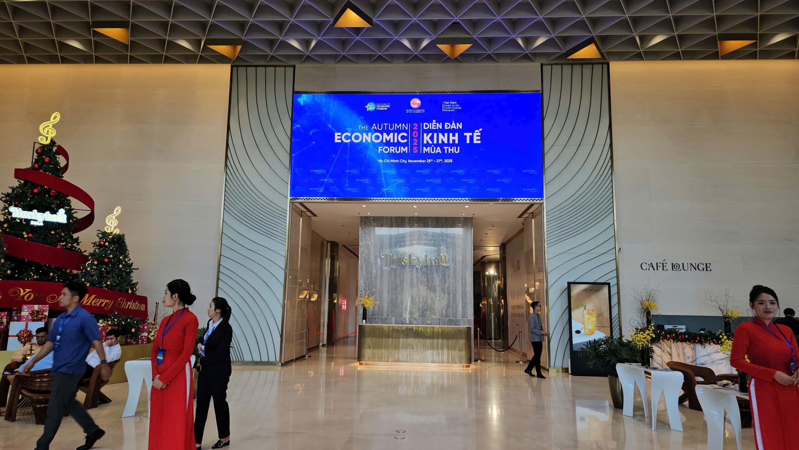 Hình ảnh an ninh thắt chặt nhiều lớp tại Diễn đàn Kinh tế mùa thu 2025 - Ảnh 1.