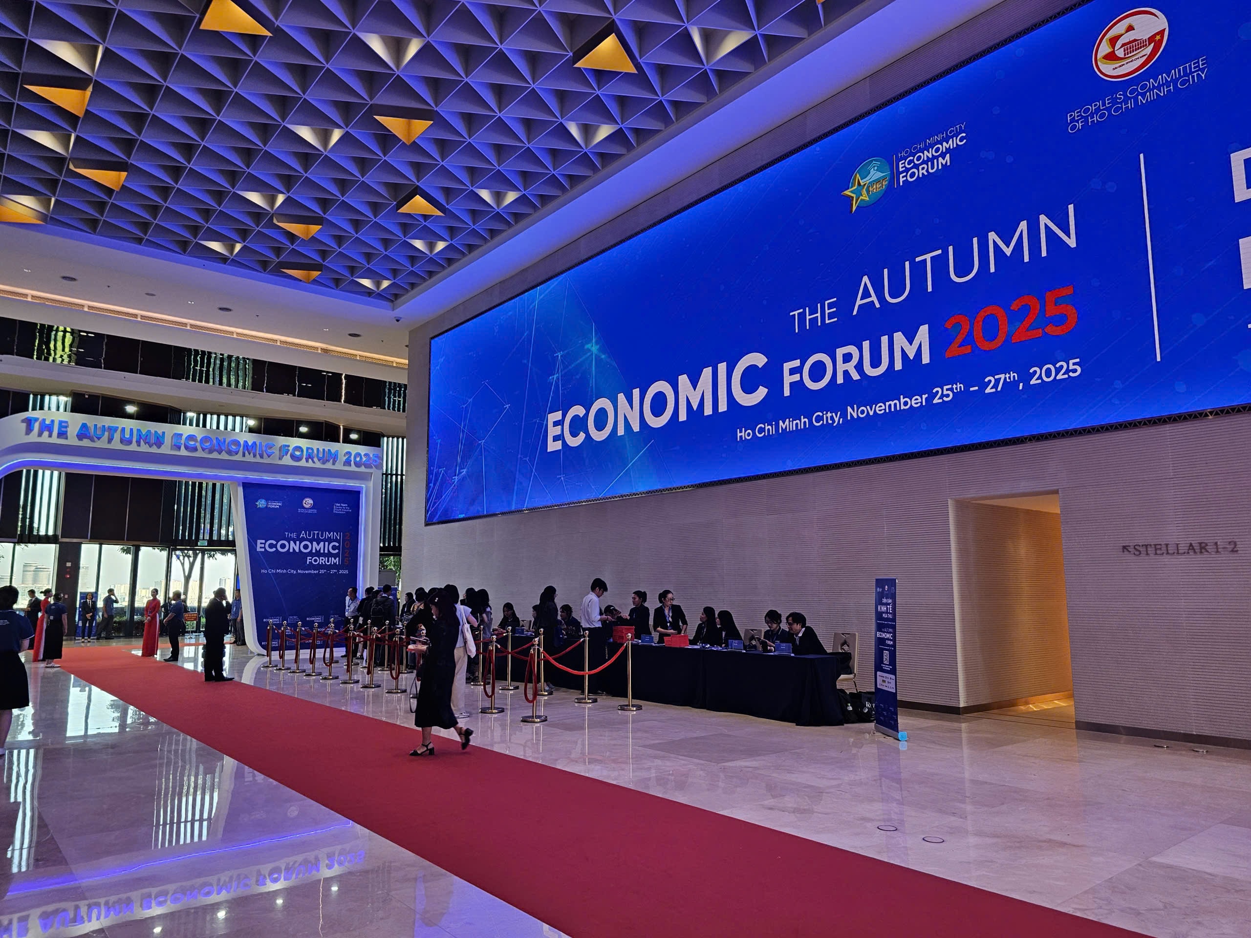 Hình ảnh an ninh thắt chặt nhiều lớp tại Diễn đàn Kinh tế mùa thu 2025 - Ảnh 5.