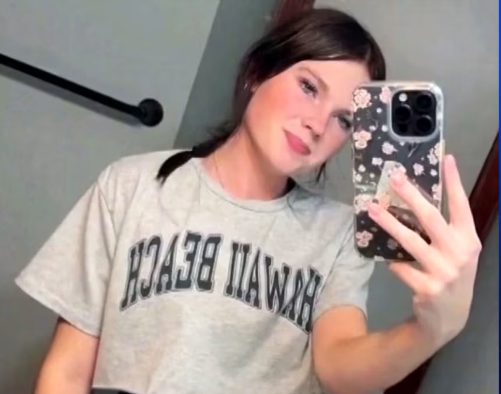 Thi thể nữ du khách nằm dưới gầm giường ở du thuyền, phủ áo phao lên trên - 1 Thi thể nữ du khách nằm dưới gầm giường ở du thuyền, phủ áo phao lên trên - 1