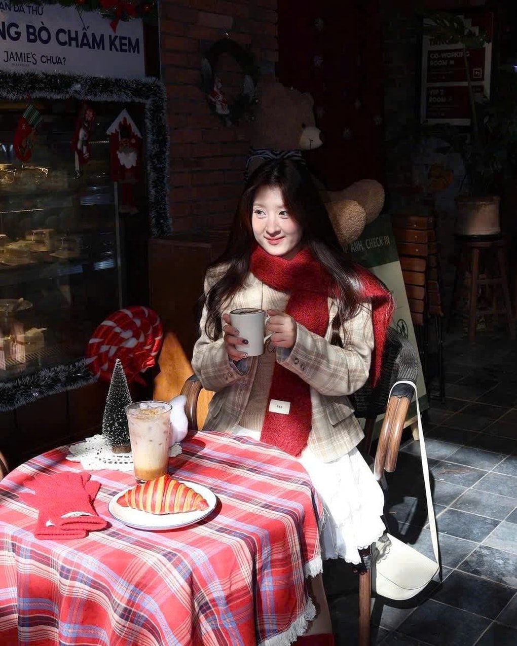 Top 5 quán cà phê ở Hà Nội trang trí Giáng sinh ấn tượng, chụp ảnh đẹp - 4