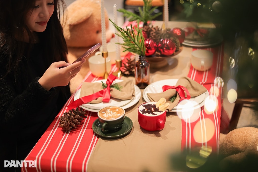 Top 5 quán cà phê ở Hà Nội trang trí Giáng sinh ấn tượng, chụp ảnh đẹp - 2