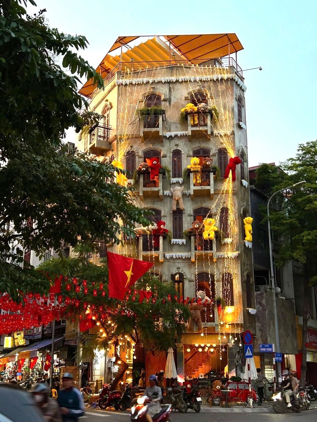 Top 5 quán cà phê ở Hà Nội trang trí Giáng sinh ấn tượng, chụp ảnh đẹp - 9