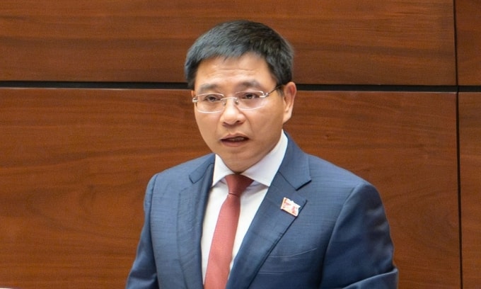 Bộ trưởng Tài chính Nguyễn Văn Thắng giải trình trước Quốc hội sáng 26/11. Ảnh: Media Quốc hội