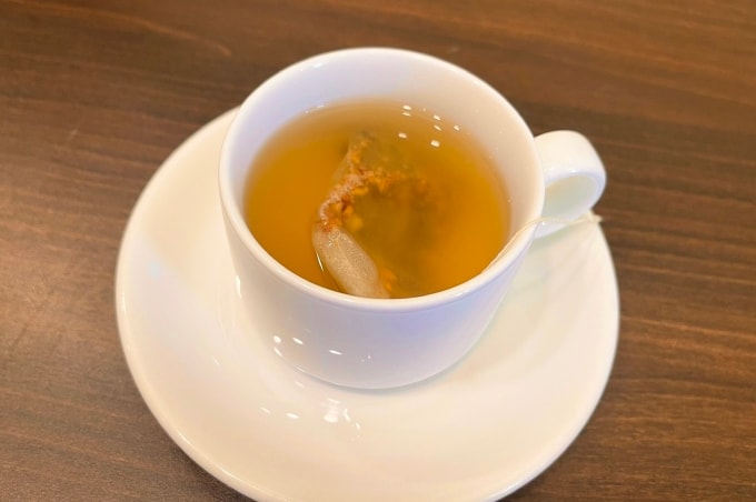 Trà thảo mộc có tác dụng làm ấm cơ thể, hỗ trợ tiêu hóa. Ảnh: Ly Nguyễn