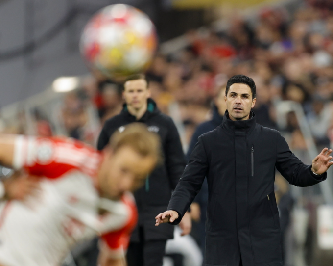 HLV Mikel Arteta trong trận Arsenal gặp Bayern tại Champions League mùa 2023-2024. Ảnh: EPA