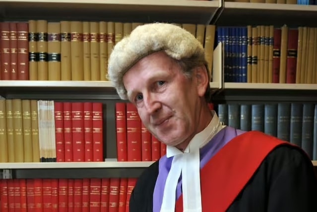 Cựu Thẩm phán Nic Madge cho rằng nên đánh thuế dao nhọn để hạn chế bạo lực. Ảnh: Peterborogh Telegraph