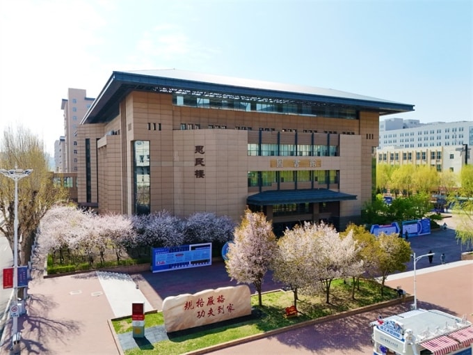 Một tòa nhà trong khuôn viên Viện Công nghệ Cáp Nhĩ Tân, Trung Quốc. Ảnh: Harbin Institute of Technology Fanpage