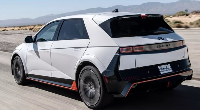 Frank Moser, phó chủ tịch phụ trách dòng 718 và 911 của Porsche, thừa nhận ông đã lái chiếc Ioniq 5 N nhiều lần và gọi đó là một trải nghiệm mở mang tầm mắt.