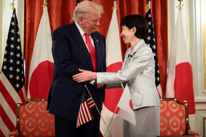 Thủ tướng Nhật Bản Sanae Takaichi tiếp Tổng thống Donald Trump tại Tokyo hồi cuối tháng 10. Ảnh: Reuters
