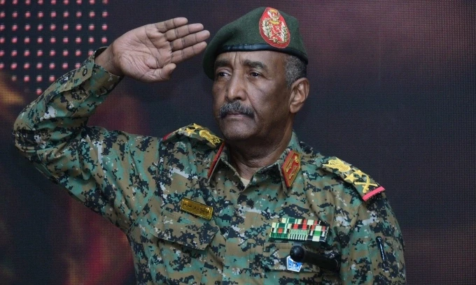 Tư lệnh Abdel Fattah al-Burhan tại thành phố Port Sudan hồi tháng 4. Ảnh: AFP