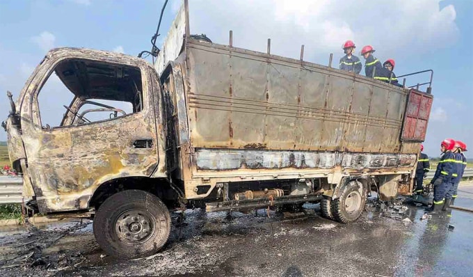 Hiện trường vụ cháy, chiều 26/11. Ảnh: Hoàng Anh