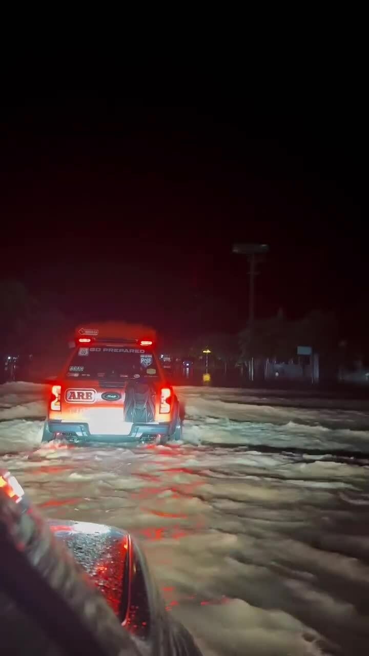 Trạm sạc dã chiến trên xe bán tải cứu hộ