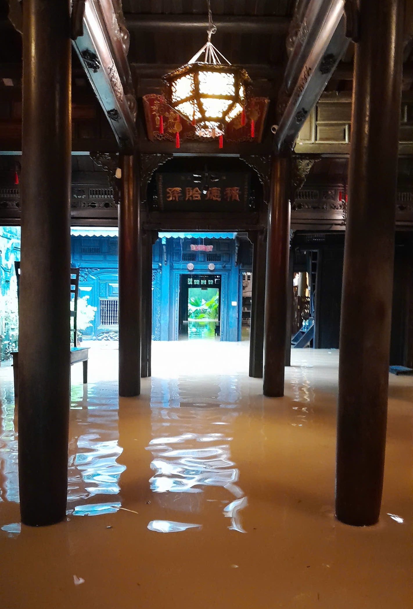 Hình ảnh phố cổ Hội An sau 3 trận lụt: Tình trạng di tích xuống cấp - Ảnh 14.