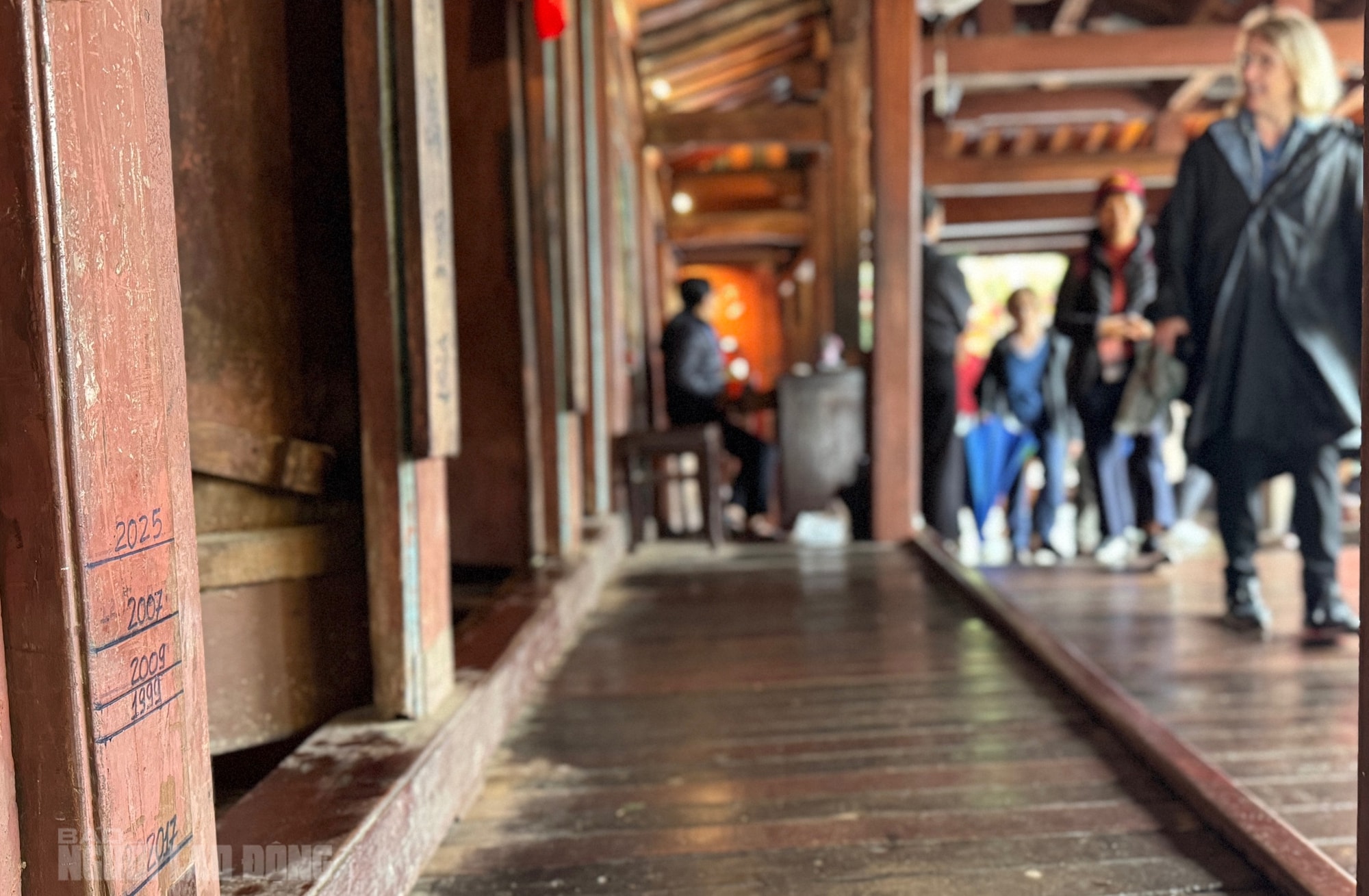 Hình ảnh phố cổ Hội An sau 3 trận lụt: Tình trạng di tích xuống cấp - Ảnh 1.