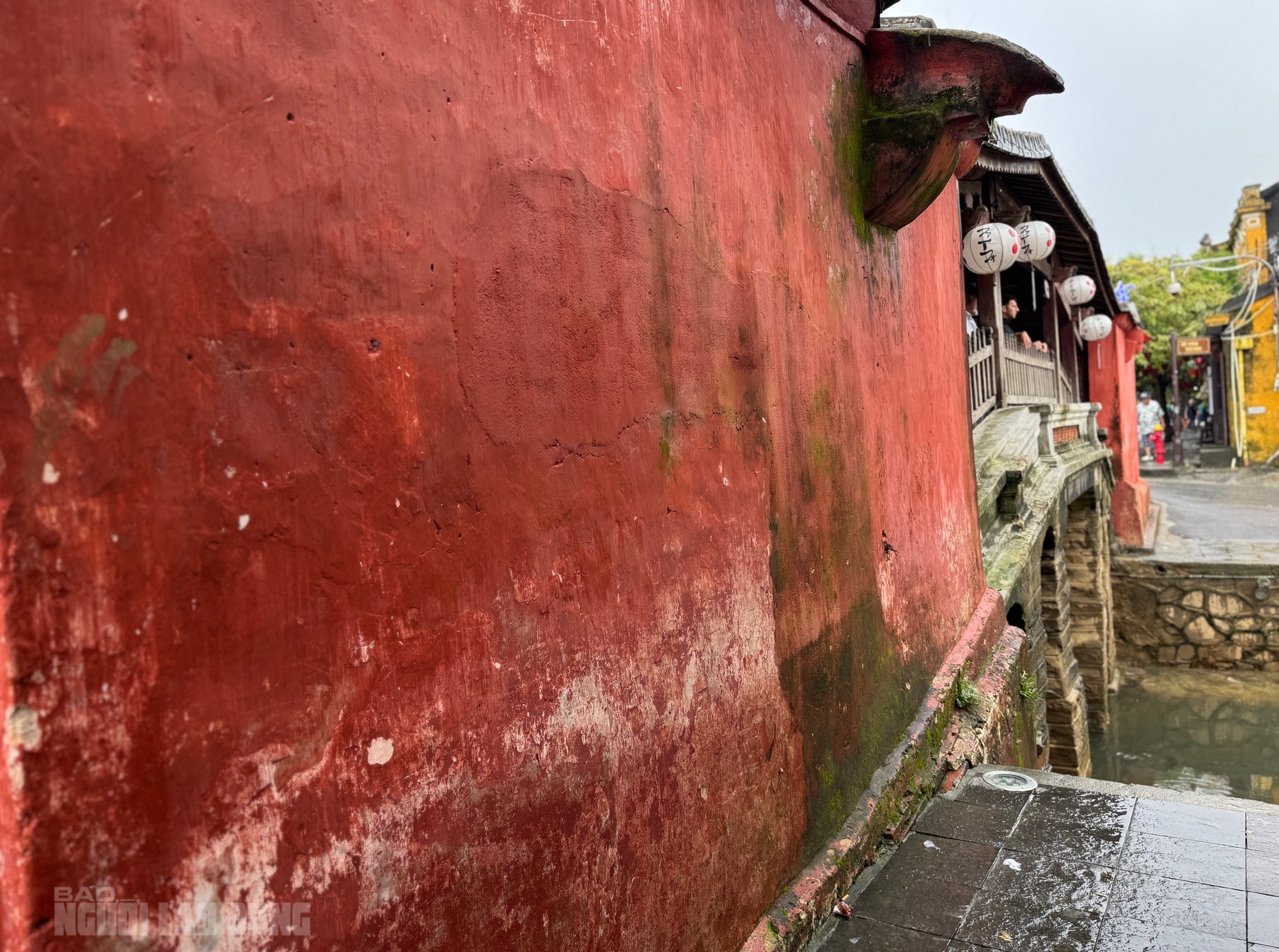 Hình ảnh phố cổ Hội An sau 3 trận lụt: Tình trạng di tích xuống cấp - Ảnh 4.