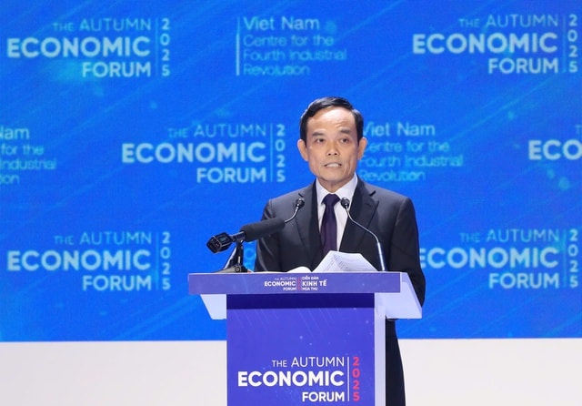 Thủ tướng Phạm Minh Chính tham dự Diễn đàn Kinh tế mùa thu 2025 tại TP HCM - Ảnh 4. Thủ tướng Phạm Minh Chính tham dự Diễn đàn Kinh tế mùa thu 2025 tại TP HCM - Ảnh 4.