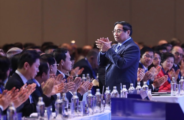 Thủ tướng Phạm Minh Chính tham dự Diễn đàn Kinh tế mùa thu 2025 tại TP HCM - Ảnh 2. Thủ tướng Phạm Minh Chính tham dự Diễn đàn Kinh tế mùa thu 2025 tại TP HCM - Ảnh 2.