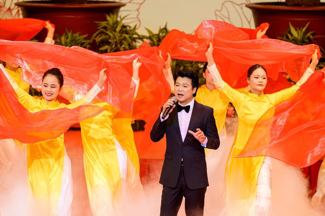 Nam NSƯT mang quân hàm Thiếu tá vừa được bổ nhiệm làm Phó giám đốc Dàn nhạc Giao hưởng Quân đội là ai?- Ảnh 3.