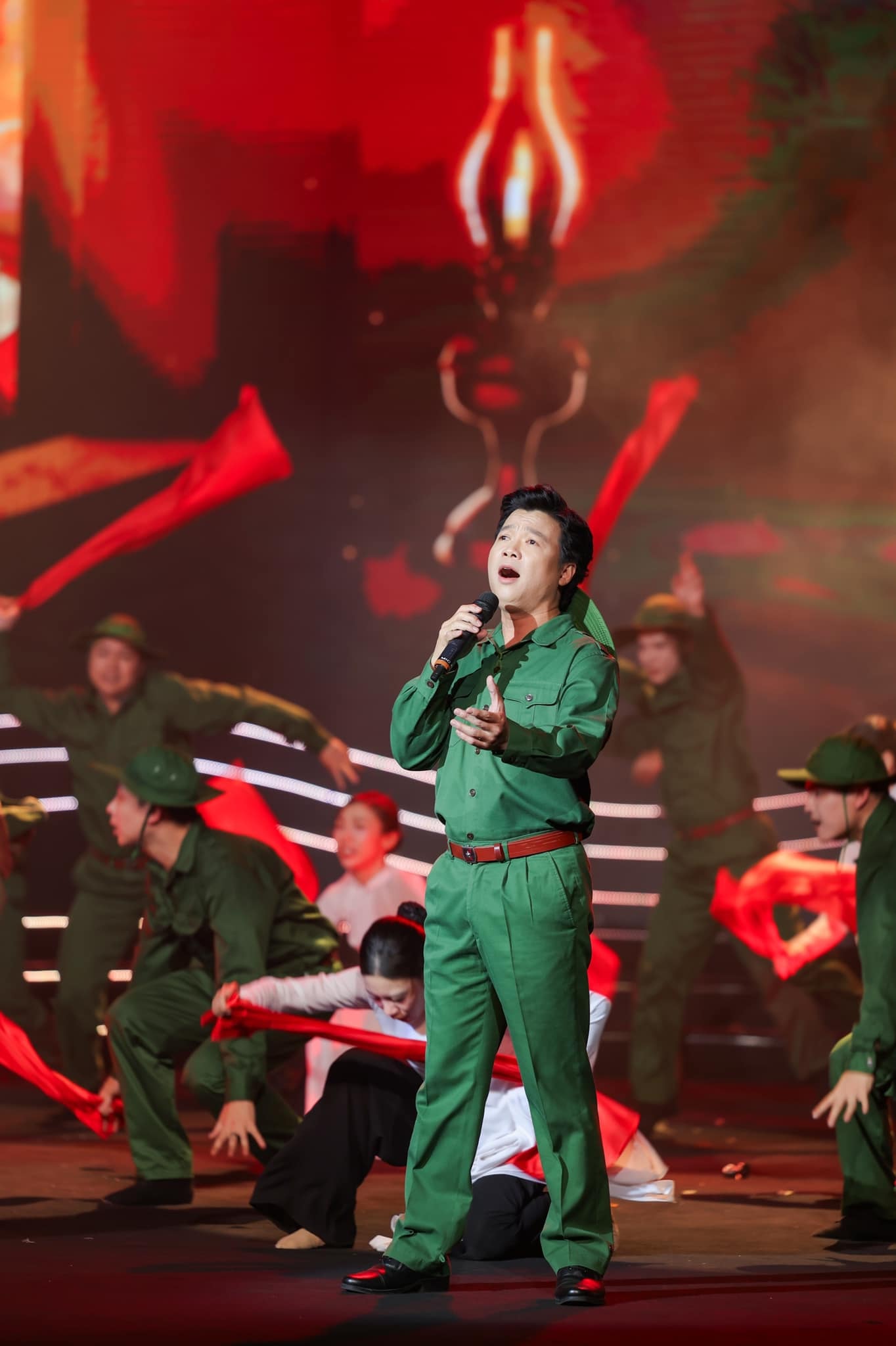 Nam NSƯT mang quân hàm Thiếu tá vừa được bổ nhiệm làm Phó giám đốc Dàn nhạc Giao hưởng Quân đội là ai?- Ảnh 5.