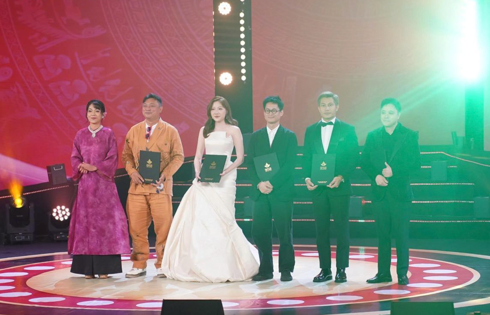 Diễn viên vừa giành giải Nữ chính xuất sắc nhất tại Liên hoan phim Việt Nam là ai?- Ảnh 2.