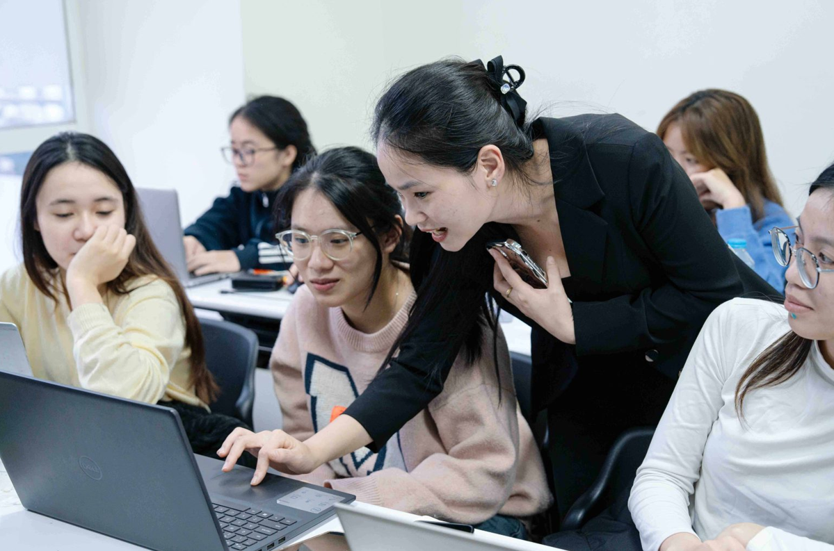 Buổi tập huấn tại khoa Công nghiệp văn hoá và Di sản - Khoa học liên ngành và Nghệ thuật (ĐHQG)