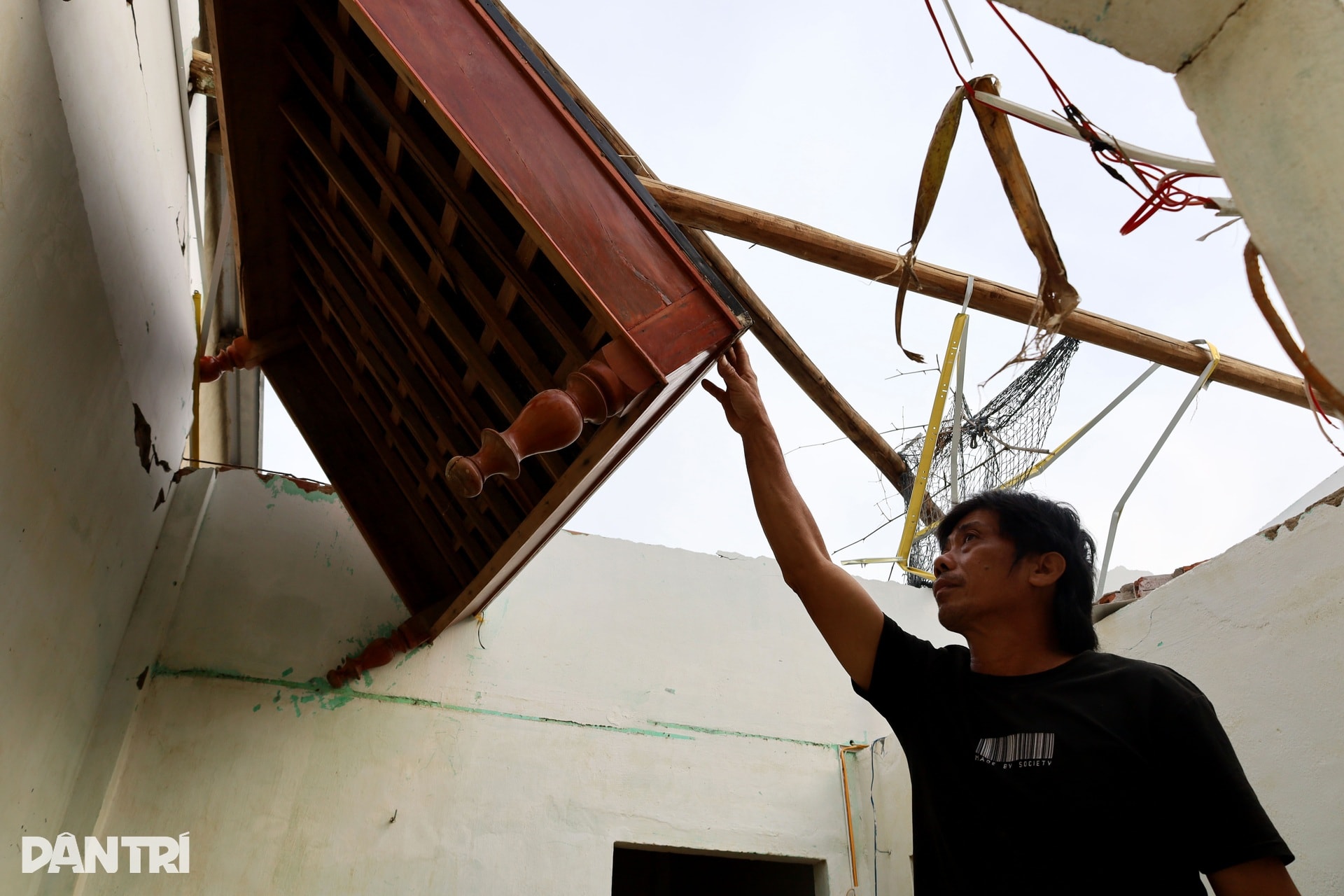 Chuyển gấp hơn 30.000 đơn vị thuốc thiết yếu đến người dân vùng lũ Đắk Lắk - 2 Chuyển gấp hơn 30.000 đơn vị thuốc thiết yếu đến người dân vùng lũ Đắk Lắk - 2