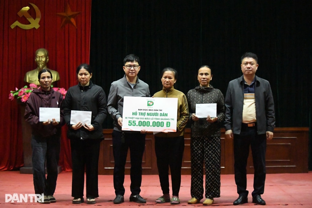 Bạn đọc Dân trí trao hỗ trợ 11 gia đình có người tử nạn trong mưa lũ - 3 Bạn đọc Dân trí trao hỗ trợ 11 gia đình có người tử nạn trong mưa lũ - 3